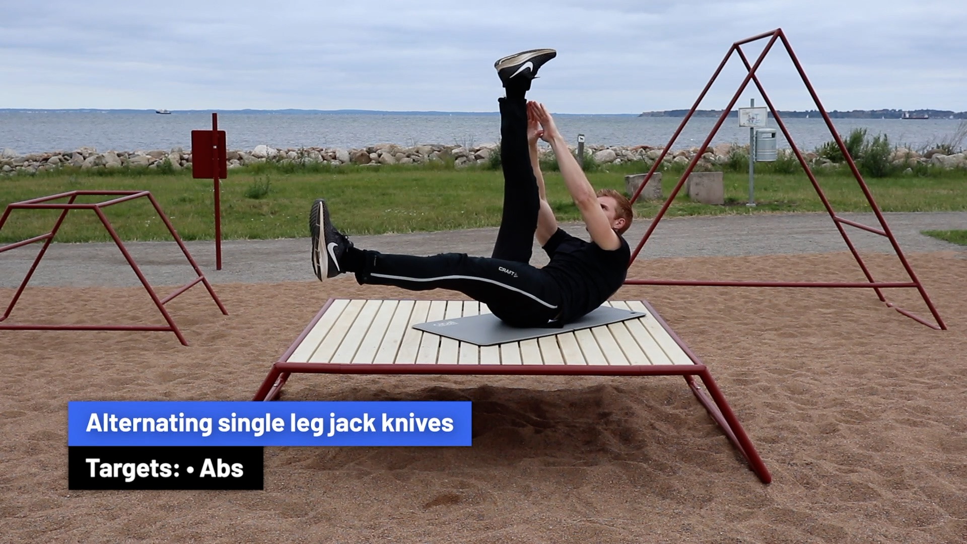 Alternating single leg jack knives Exercise Abs/Core